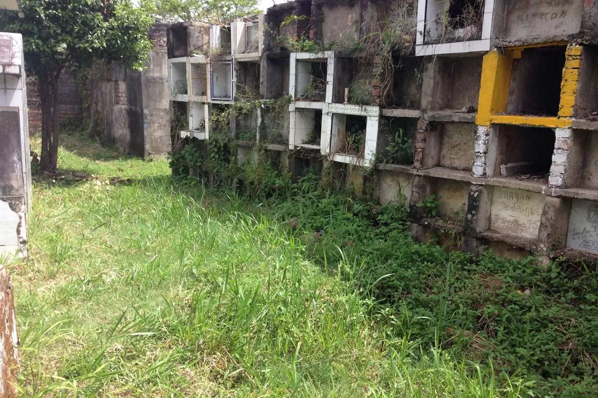 A la fecha ya se exhumaron los restos óseos ubicados en bóveda, quedando pendiente los cuerpos ubicados en tierra.